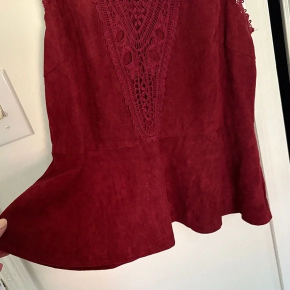 Suede Sleeveless Peplum - Picture 3 of 3